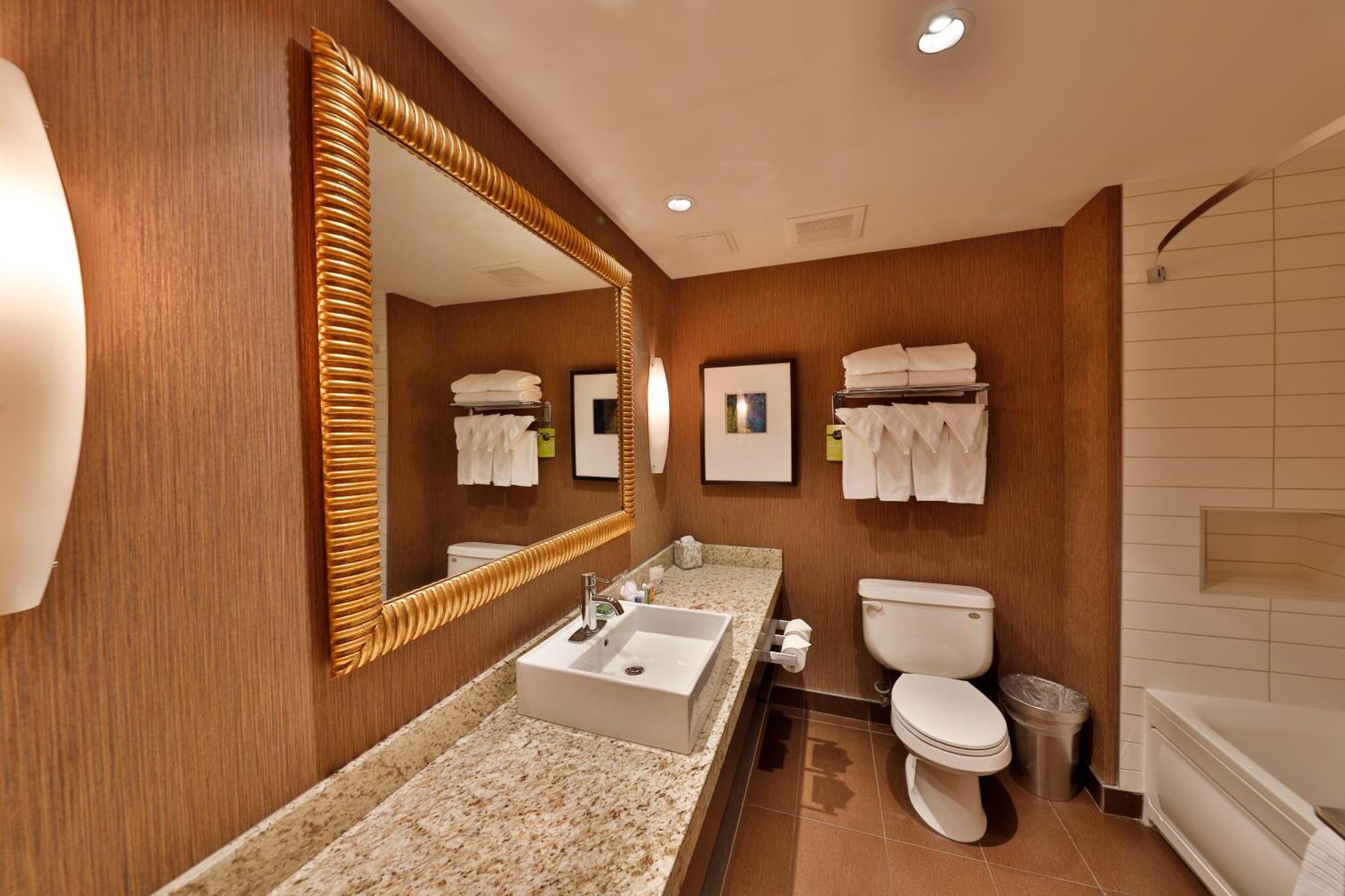 Edmonton Hotel & Convention Center Edmonton Ngoại thất bức ảnh